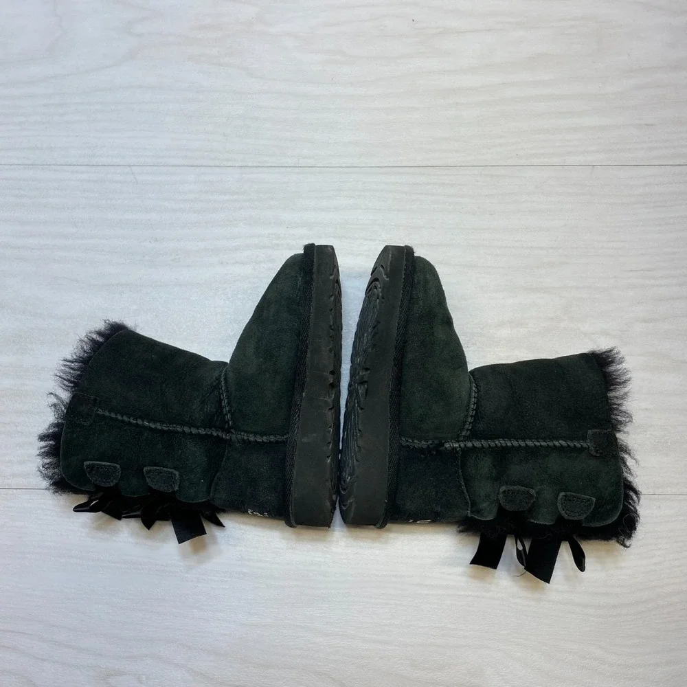 UGG Australia Mini Bailey Bow Winter‎ Boots Kid's Size 6 Black Suede Shearling